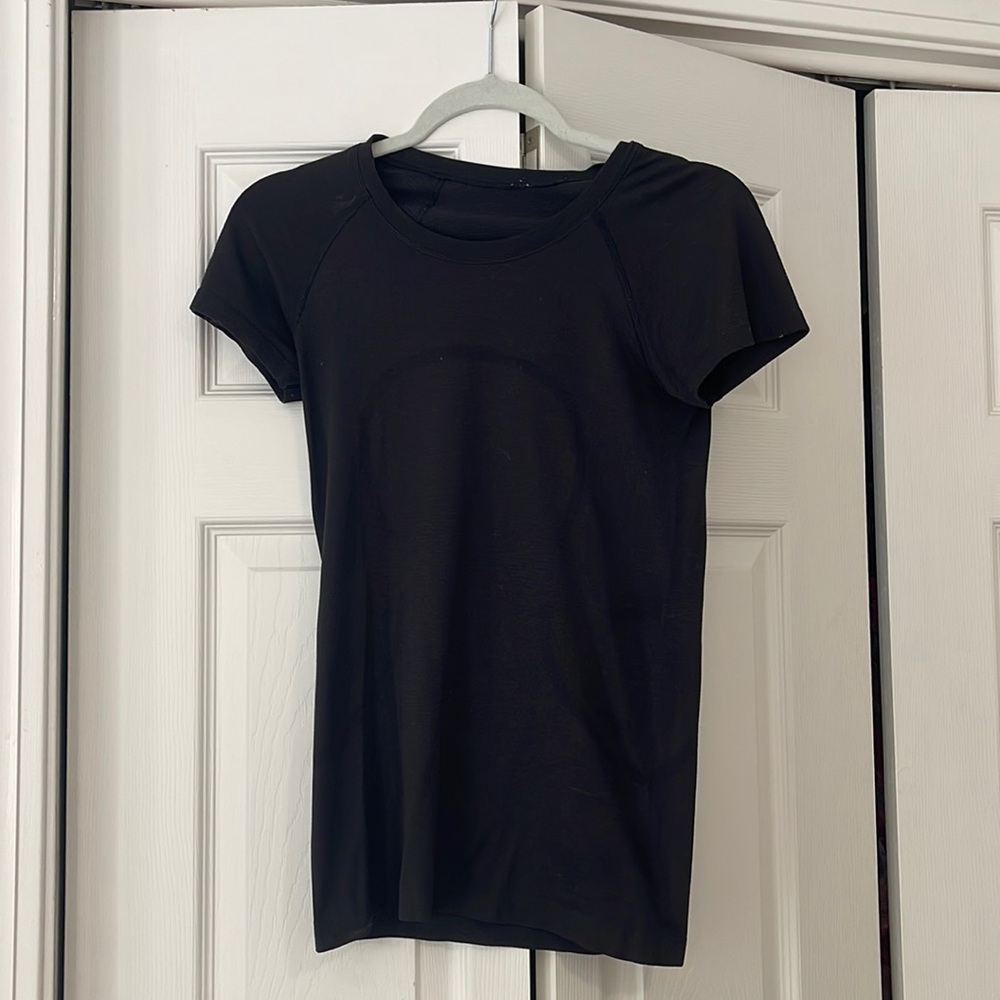 Swiftly Tech Short-Sleeve Shirt 2.0
Hip Length Black Size S
